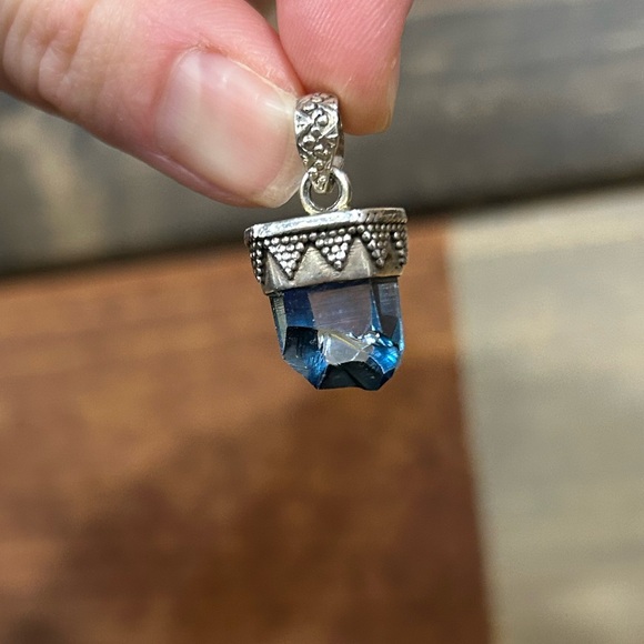 925s Aqua Aura Quartz point pendant - Picture 4 of 8
